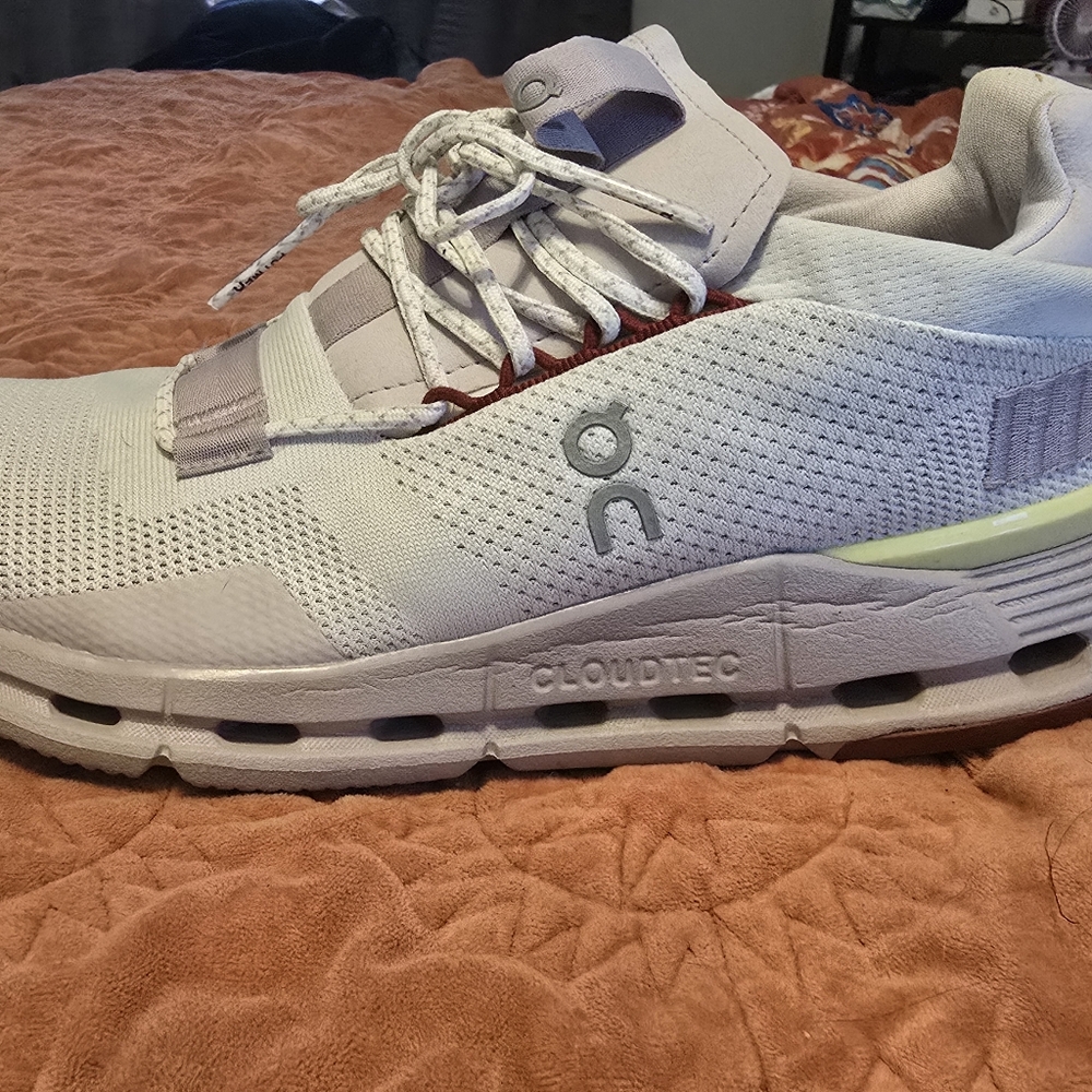 On Cloud womens shoes